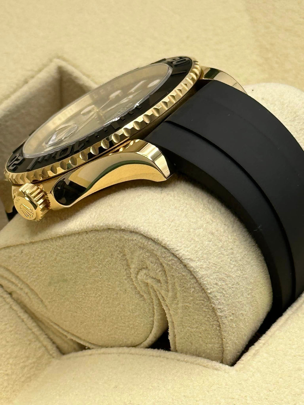 2023 Rolex Yacht-Master 42mm 226658 Gold Oysterflex Black Dial