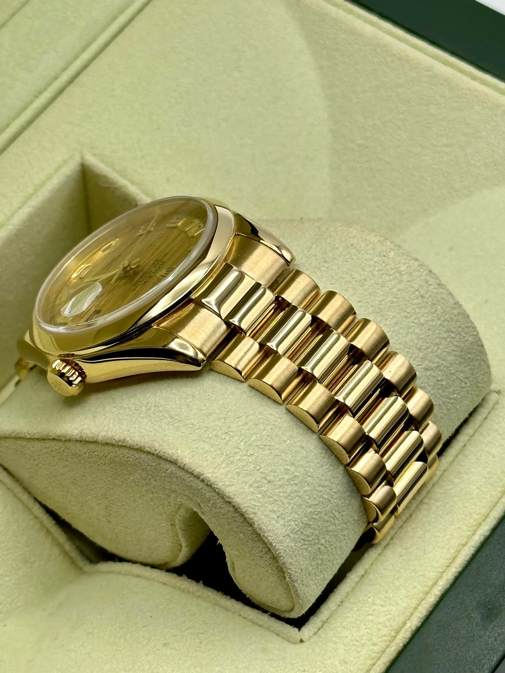 2000 Rolex Day-Date 36mm 118208 Presidential Champagne Wave Dial
