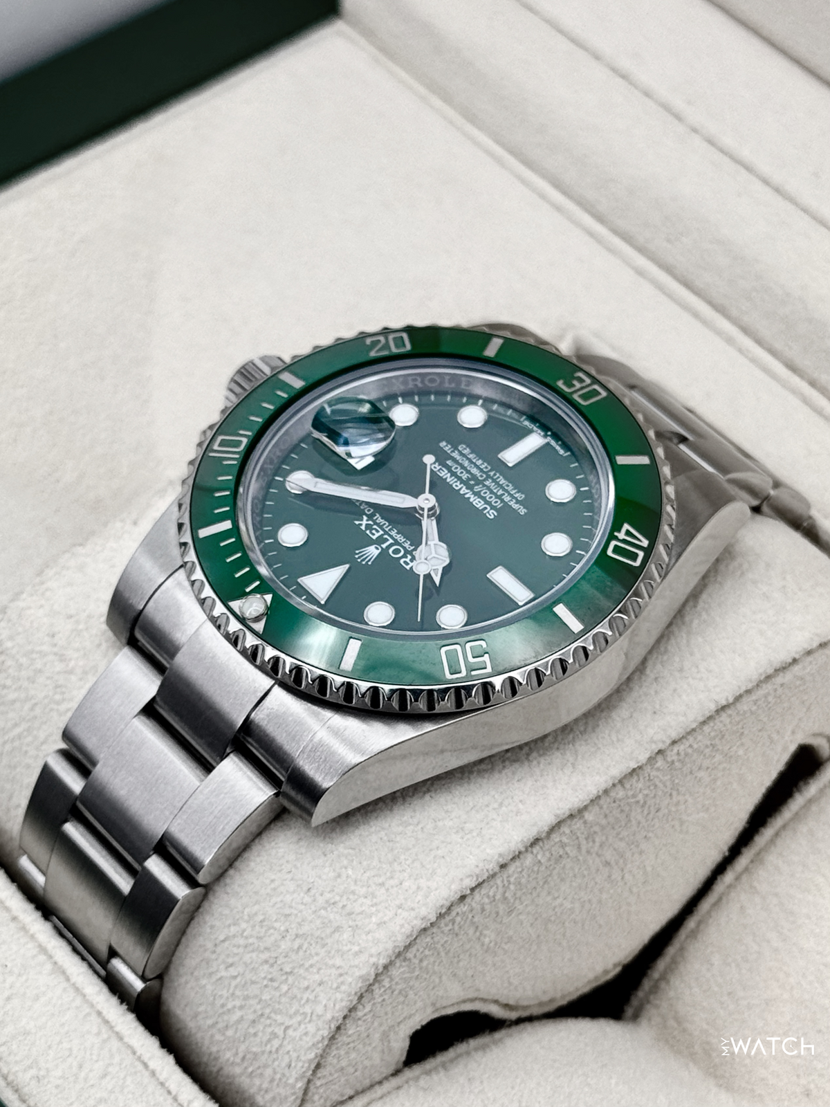 2020 Rolex Submariner “Hulk” 40mm 116610LV Green Dial (GREEN CARD & STICKERED)