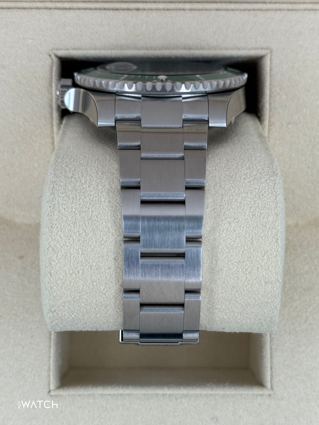 NEW 2019 Rolex Submariner "Hulk" 40mm 116610LV Green Dial (STICKERED)