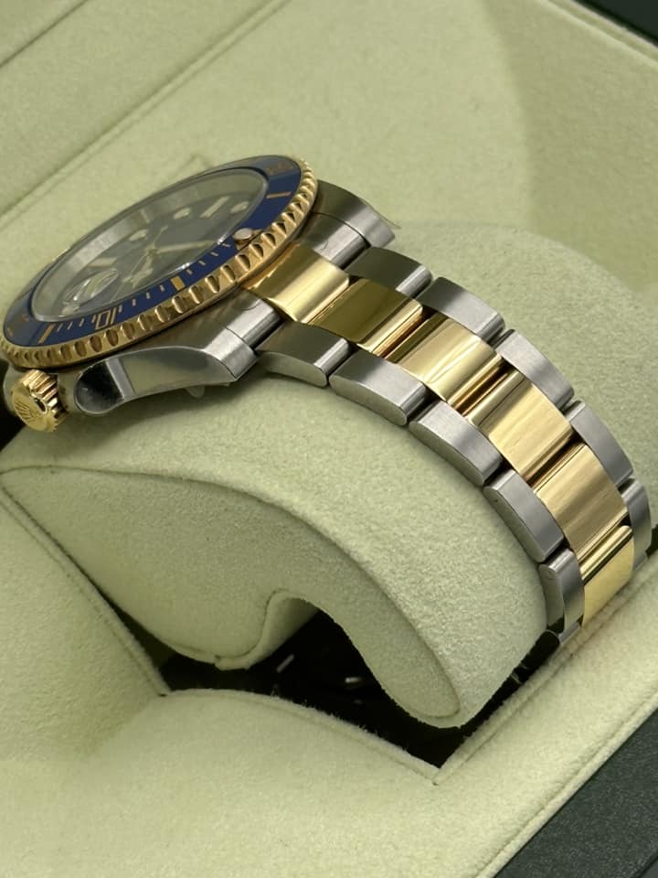 NEW OLD STOCK 2012 Rolex Submariner 40mm 116613LB RARE FLAT BLUE DIAL