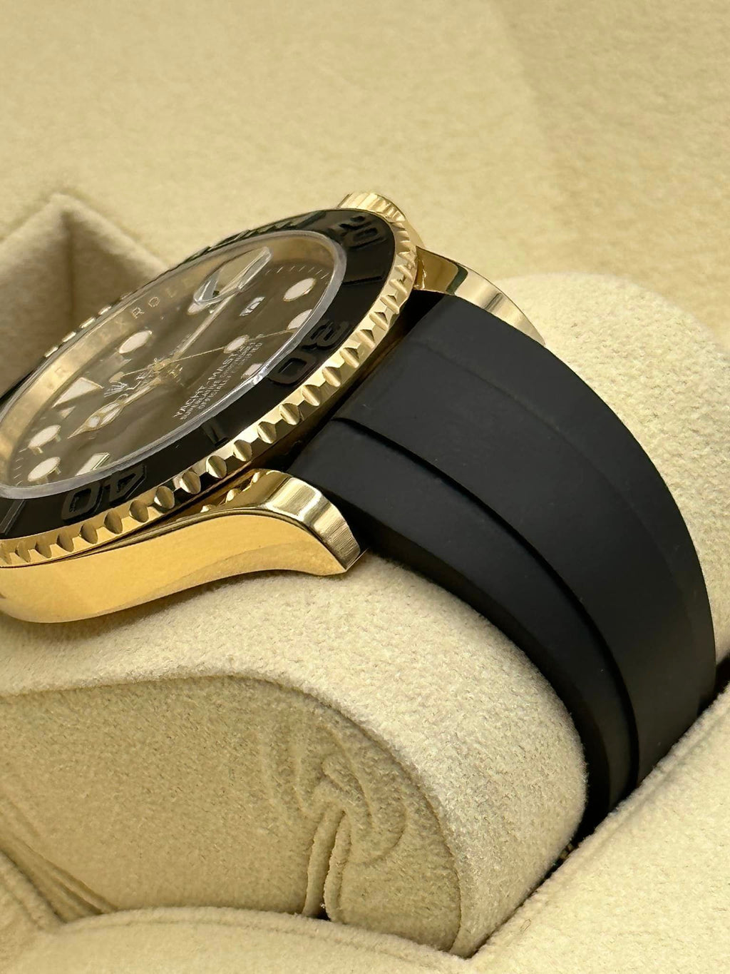 2023 Rolex Yacht-Master 42mm 226658 Gold Oysterflex Black Dial