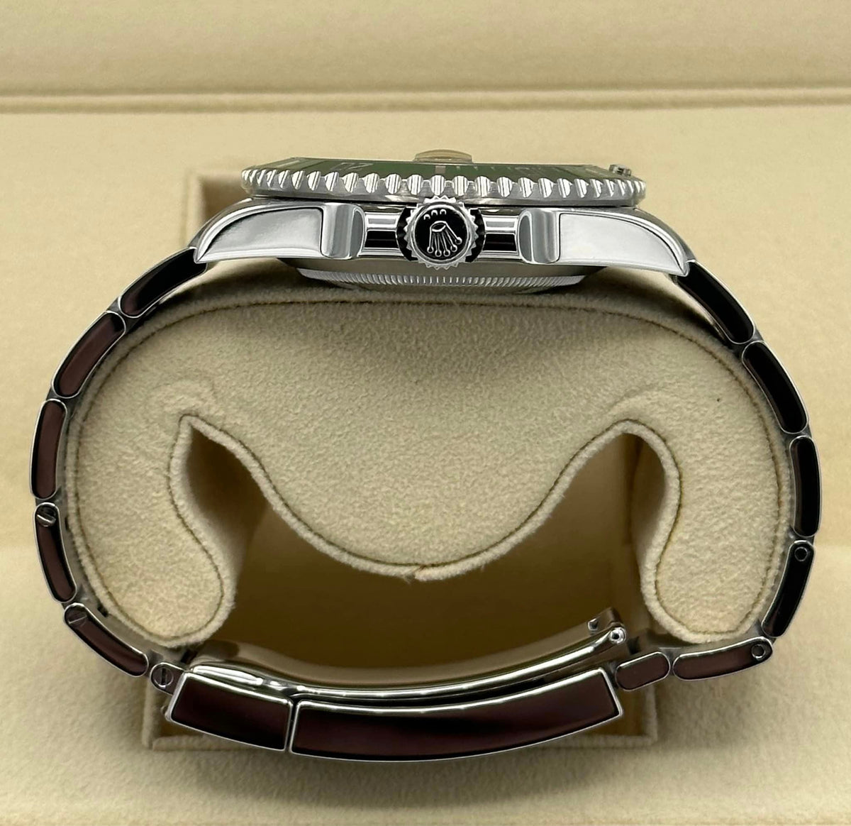 Rolex Submariner “Hulk” 40mm 116610LV Green Dial
