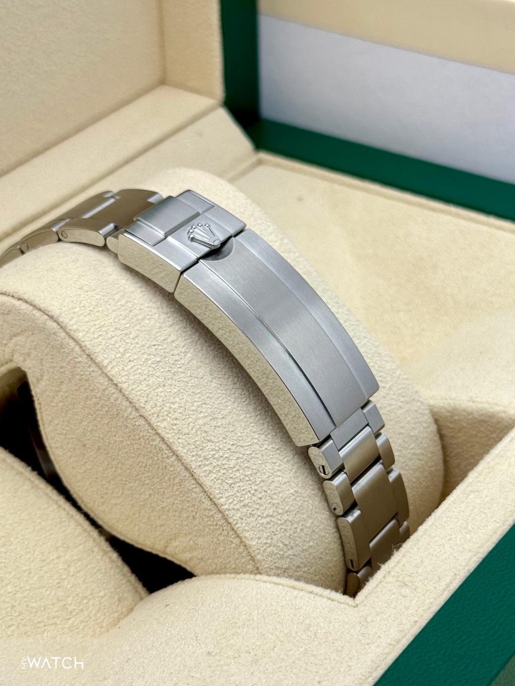 2018 Rolex Submariner “Hulk” 40mm 116610LV Green Dial