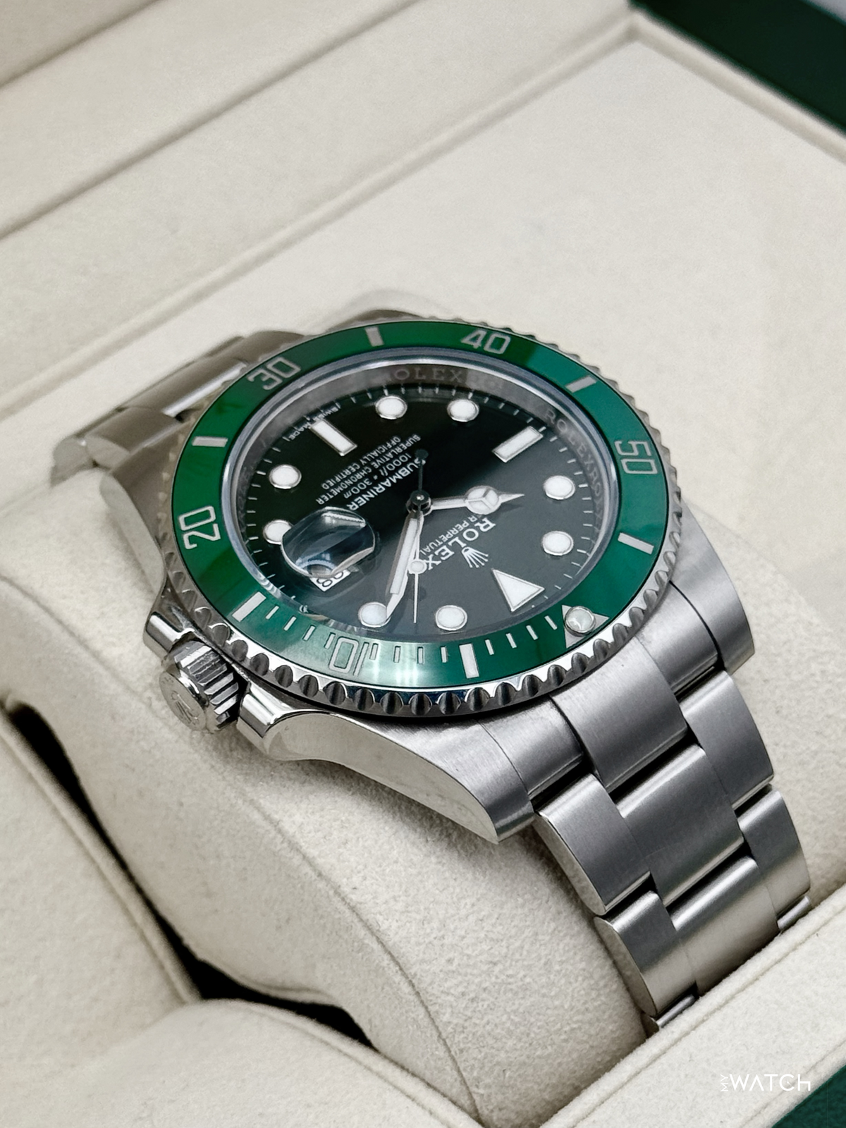 2020 Rolex Submariner “Hulk” 40mm 116610LV Green Dial (GREEN CARD)