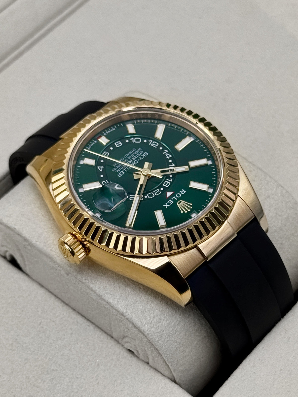2025 Rolex Sky-Dweller 42mm 336238 Yellow Gold Oysterflex Green Dial