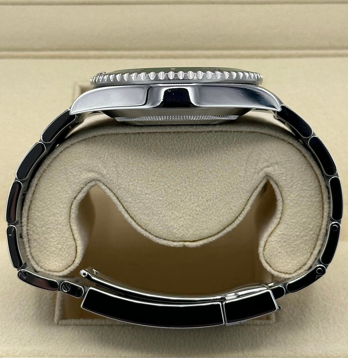 Rolex Submariner “Hulk” 40mm 116610LV Green Dial