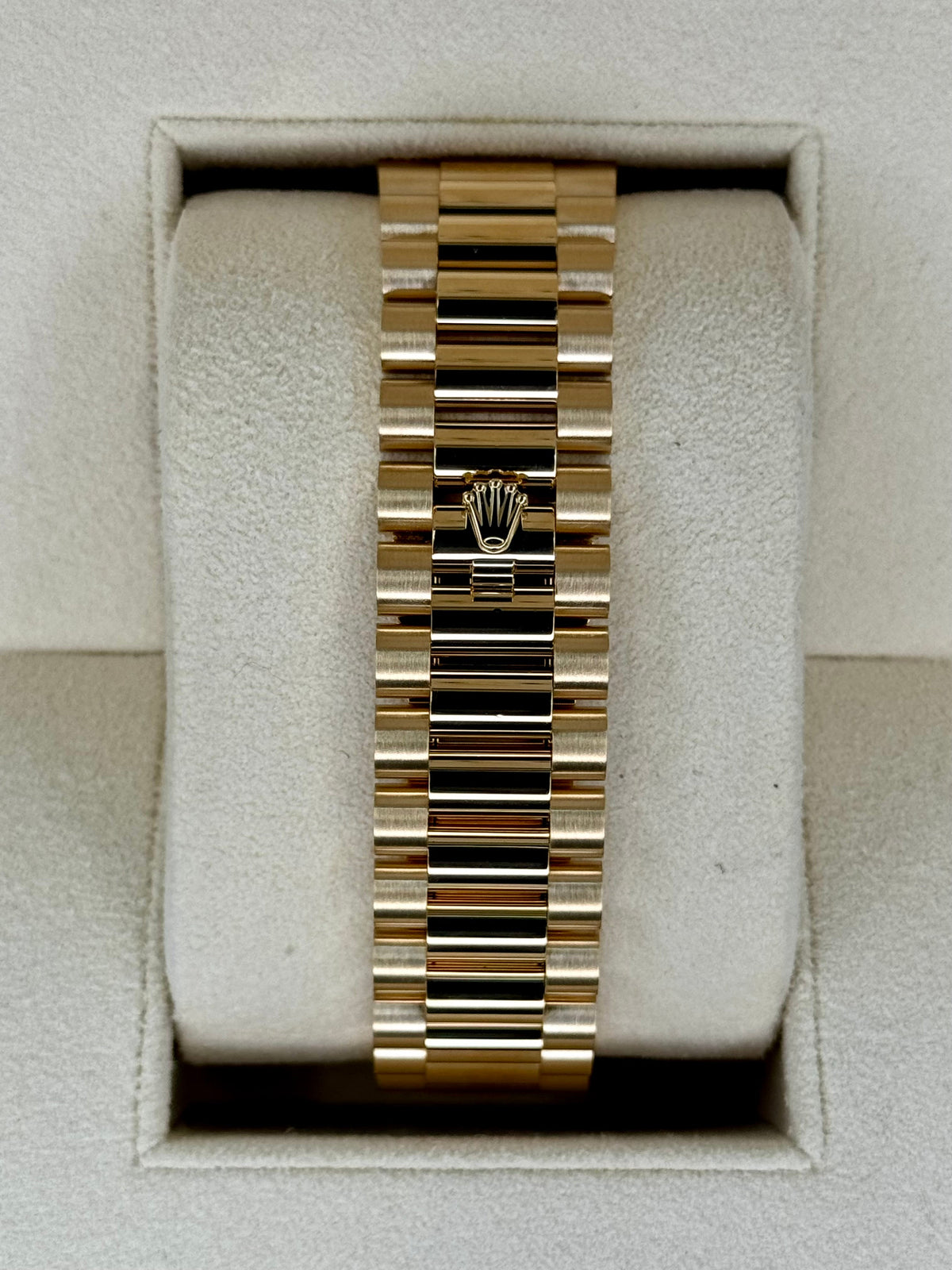 NEW 2025 Rolex Day-Date 40mm 228238 Presidential Champagne Dial