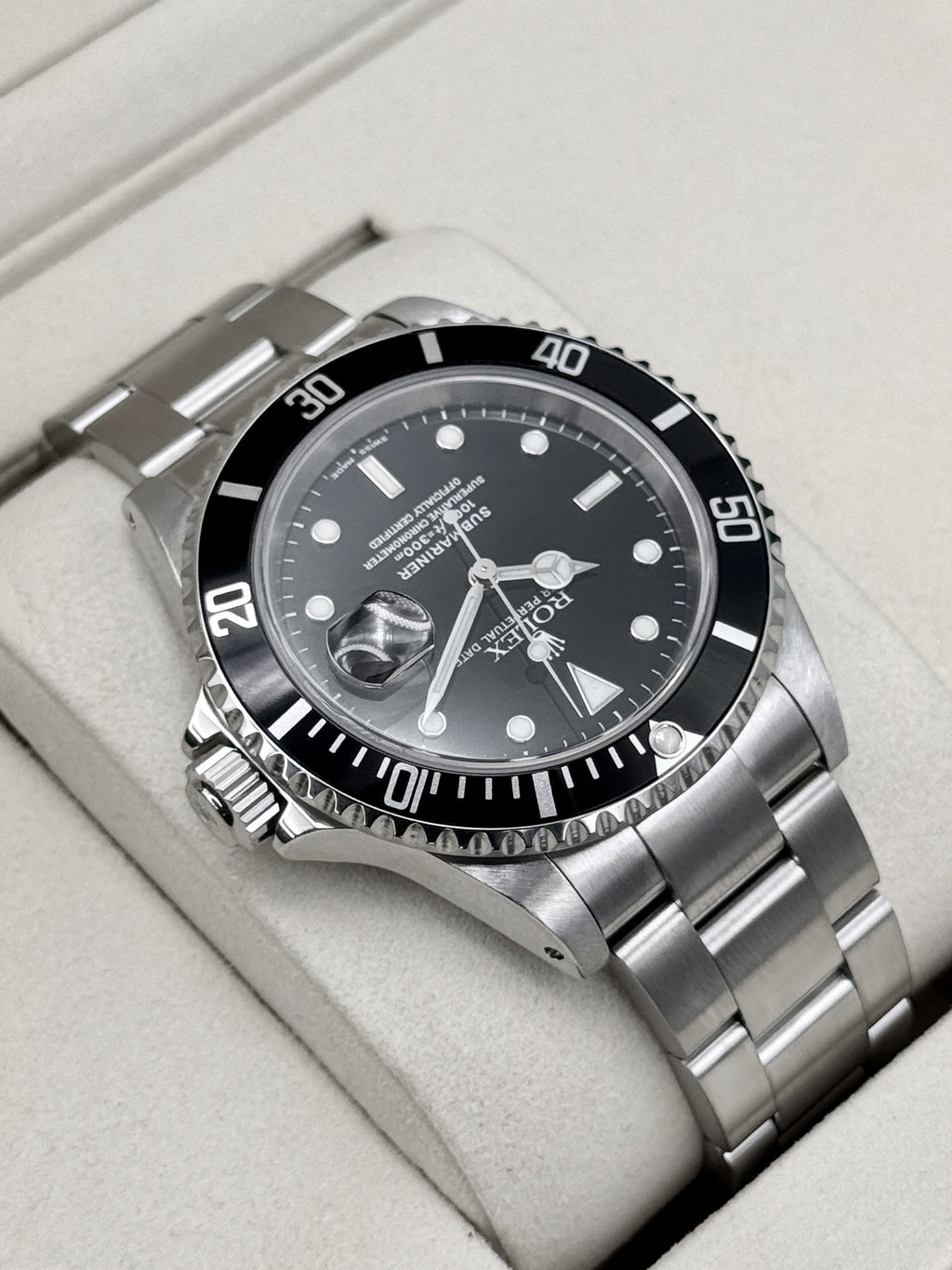 2000 Rolex Submariner 40mm 16610 Stainless Steel Black Dial (Collector's Set)