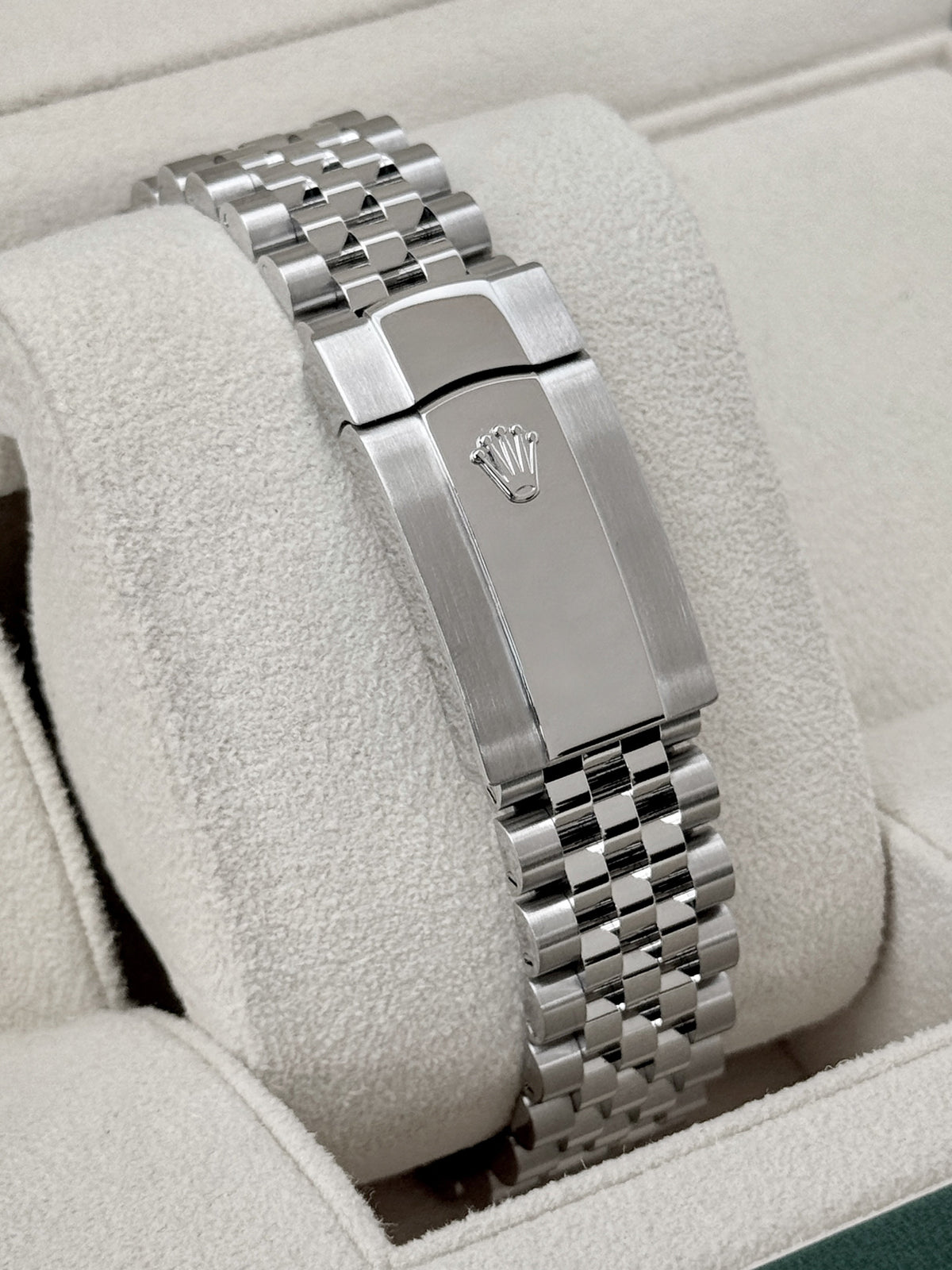 2024 Rolex Datejust 41mm 126300 Stainless Steel Jubilee White Dial