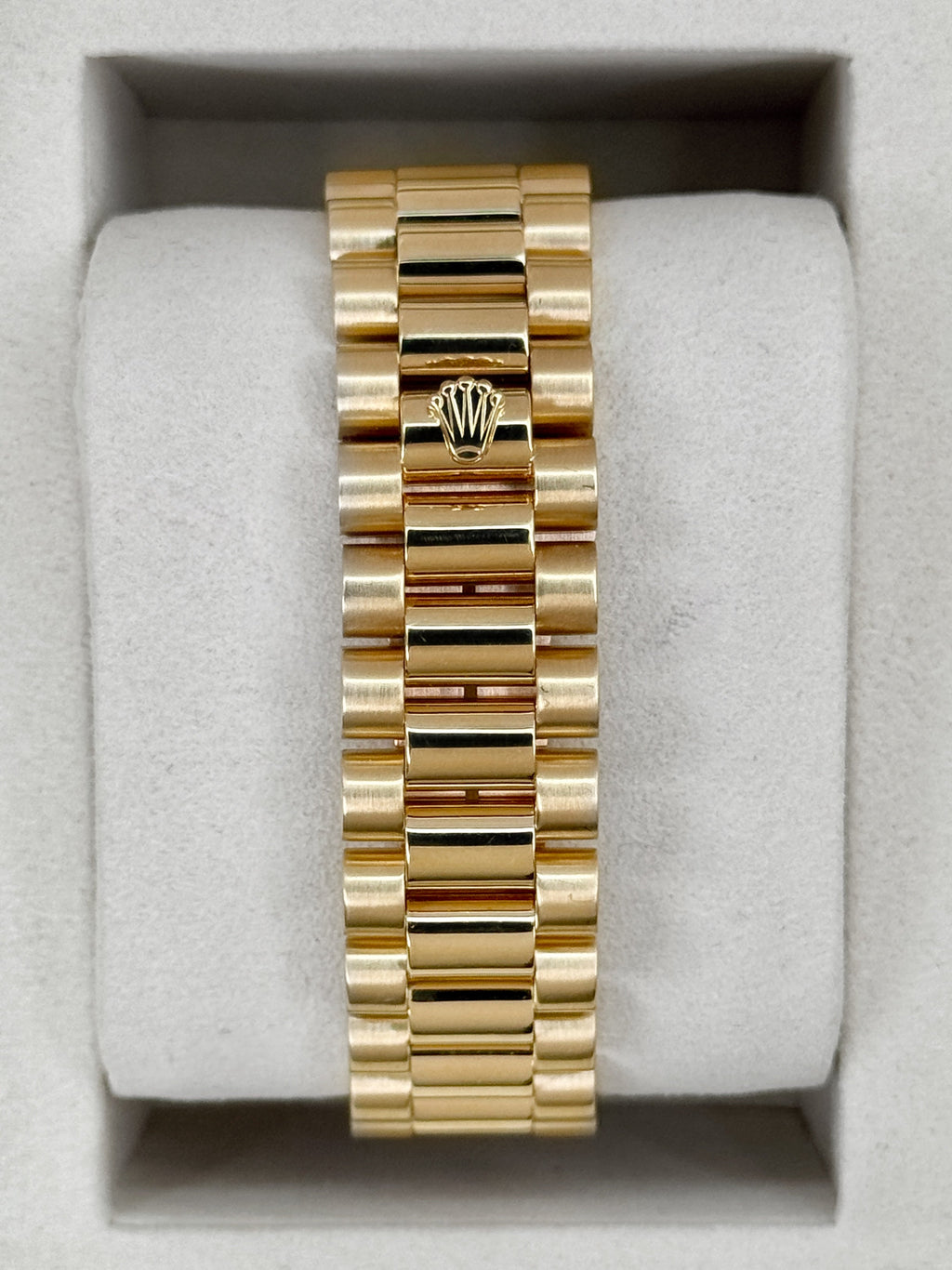 1991 Rolex Day-Date 36mm 18238 Presidential Yellow Gold Silver Dial (RSC)