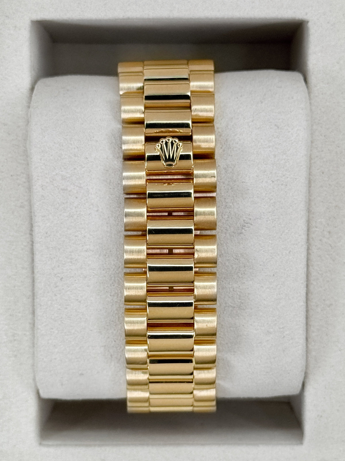 1991 Rolex Day-Date 36mm 18238 Presidential Yellow Gold Silver Dial (RSC)