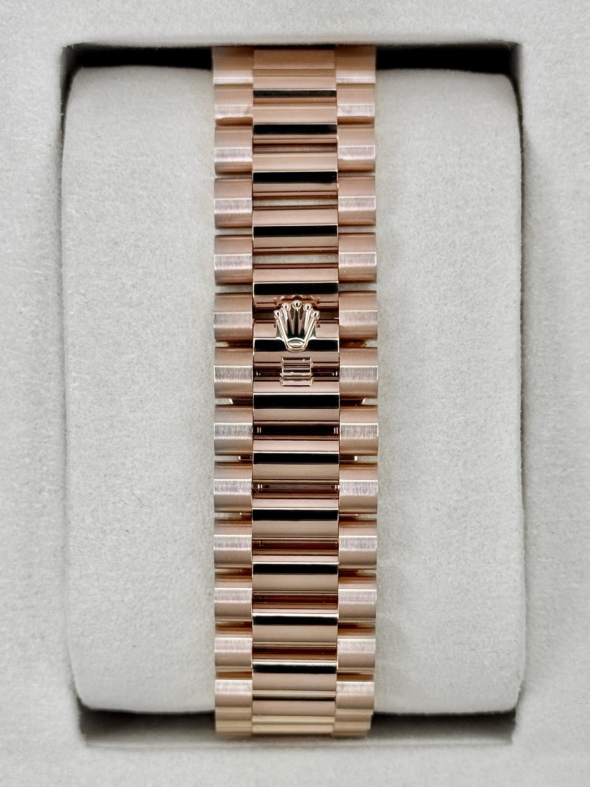 NEW 2025 Rolex Day-Date 40mm 228235 Presidential Rose Gold Olive Green Dial