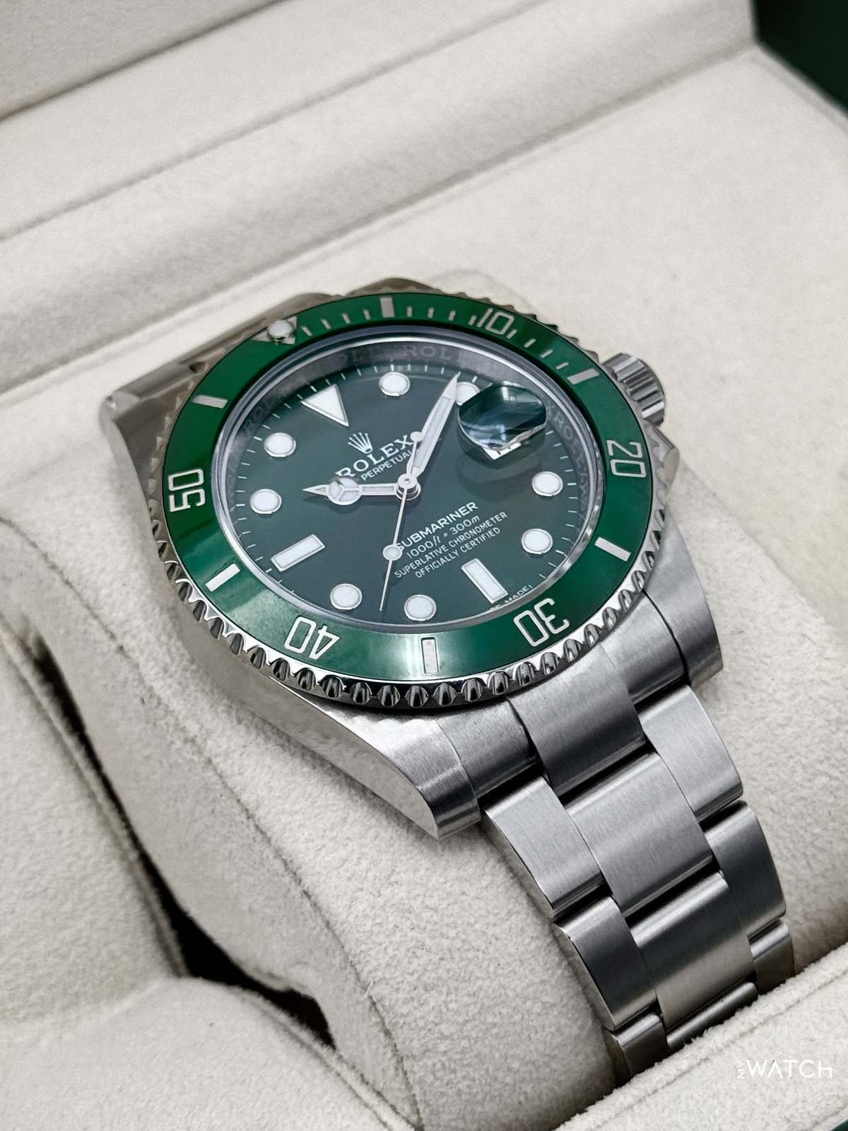 2020 Rolex Submariner “Hulk” 40mm 116610LV Green Dial (GREEN CARD & STICKERED)