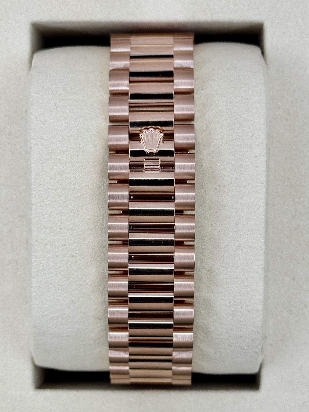NEW 2026 Rolex Day-Date 40mm 228235 Rose Gold Mother of Pearl Diamond Dial