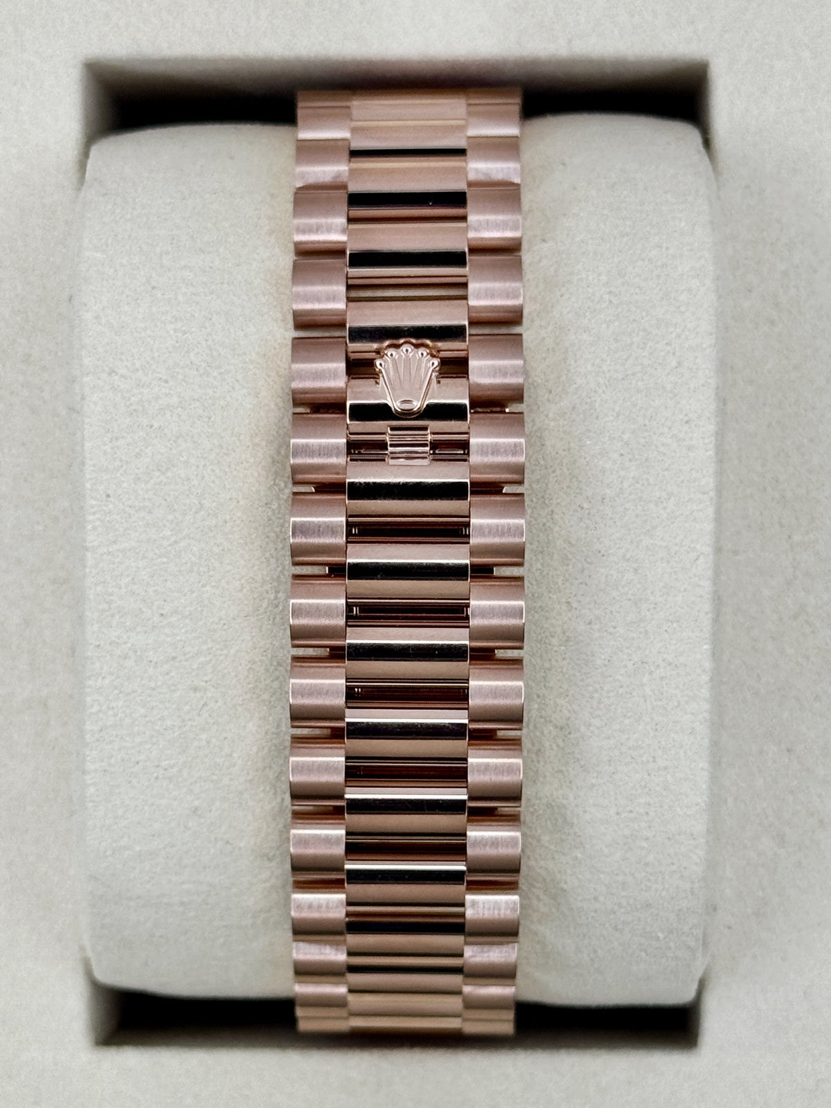 NEW 2026 Rolex Day-Date 40mm 228235 Rose Gold Mother of Pearl Diamond Dial