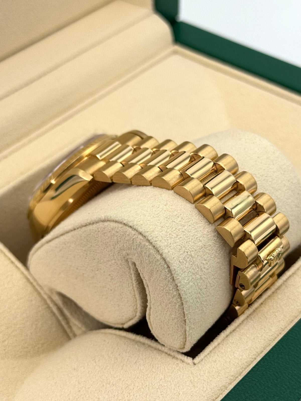 1983 Rolex Day-Date 36mm 18038 Presidential Champagne Diamond Dial