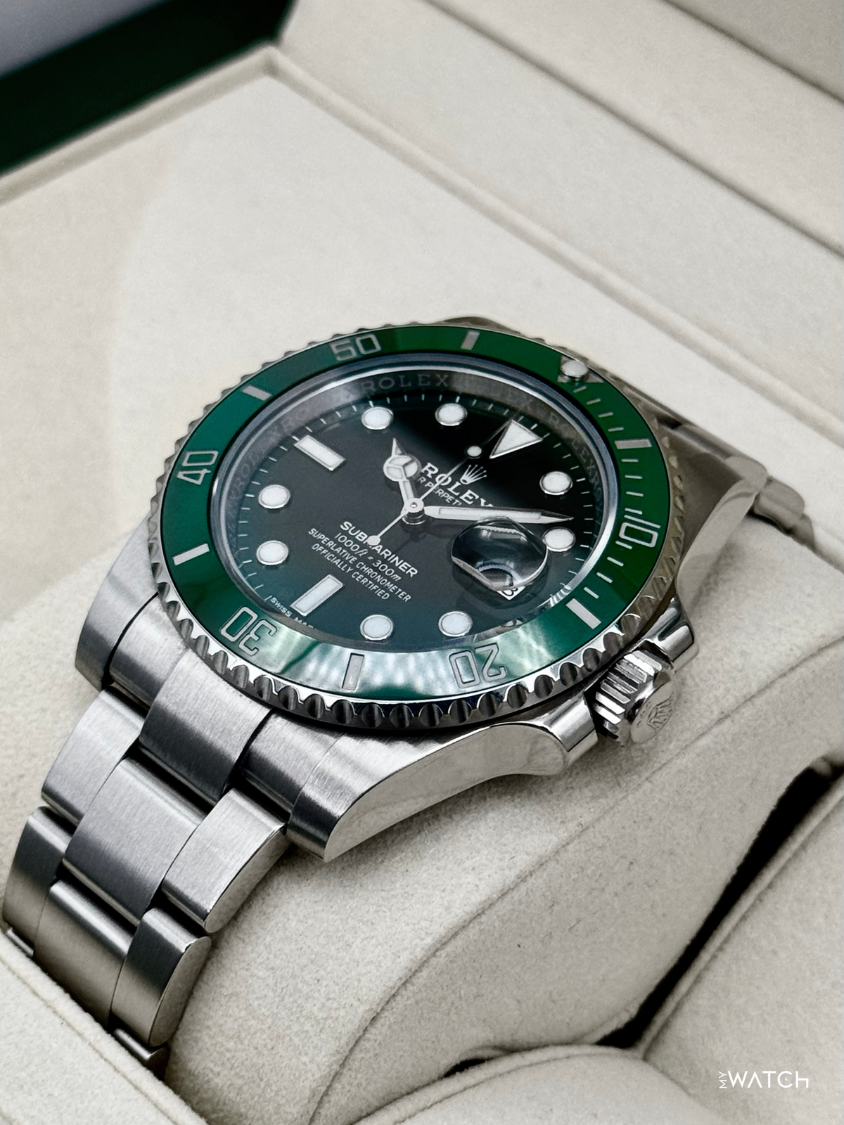 2020 Rolex Submariner “Hulk” 40mm 116610LV Green Dial (GREEN CARD)
