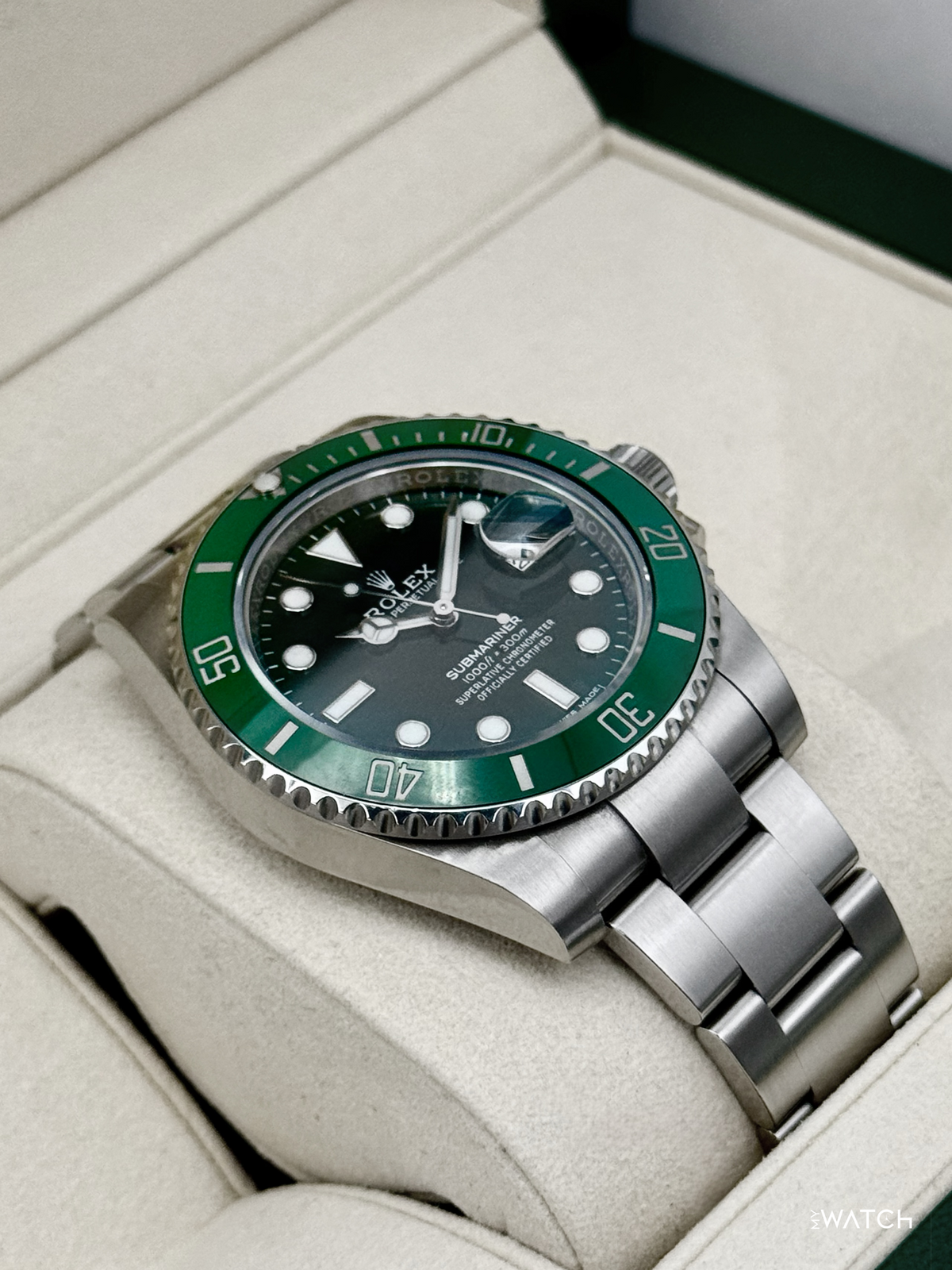 2020 Rolex Submariner “Hulk” 40mm 116610LV Green Dial (GREEN CARD)
