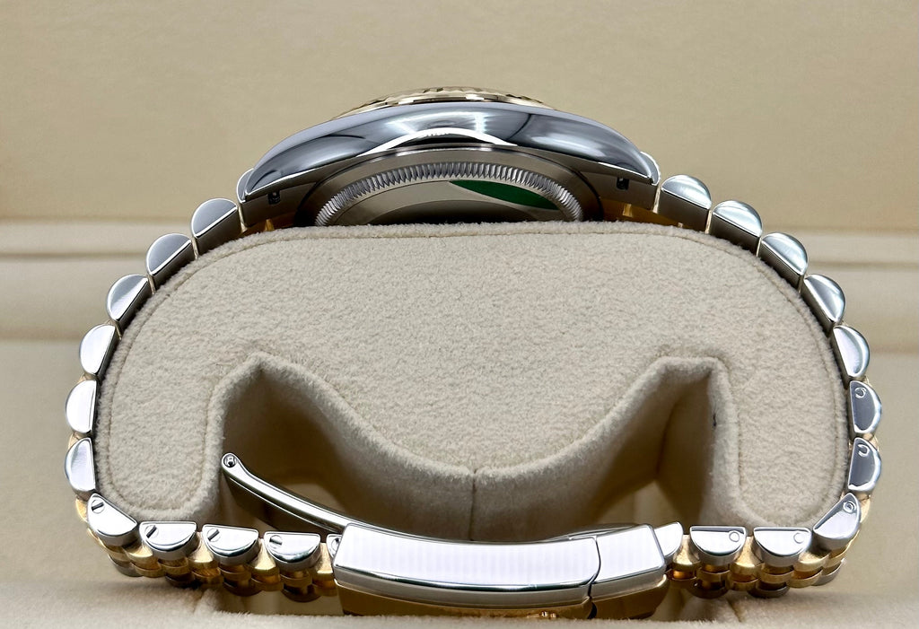 NEW 2023 Rolex Datejust 36mm 126233 Mother of Pearl Diamond Dial