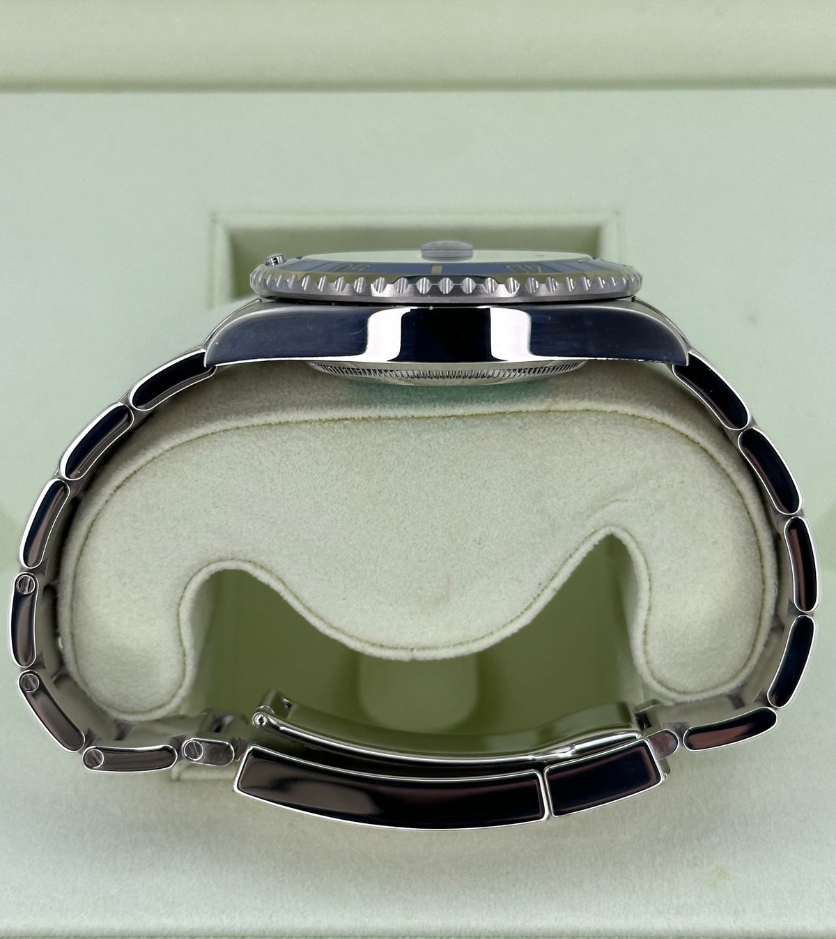 2009 Rolex Submariner “Smurf” 40mm 116619LB White Gold Blue Dial