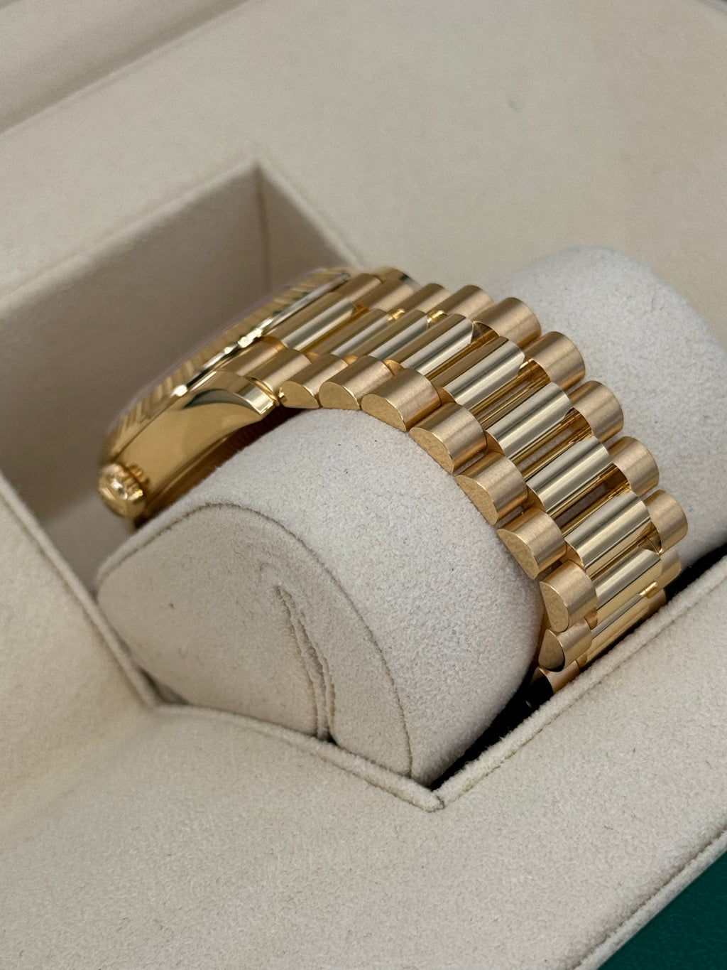NEW 2025 Rolex Day-Date 36mm 128238 Champagne Diamond Dial