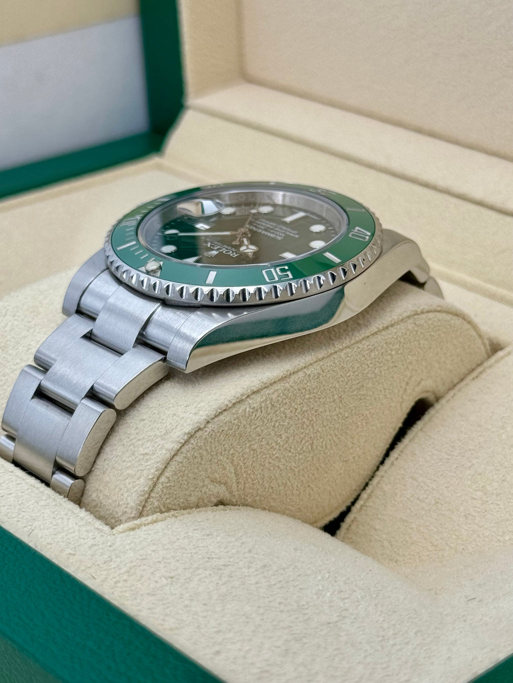2015 Rolex Submariner "Hulk" 40mm 116610LV Green Dial