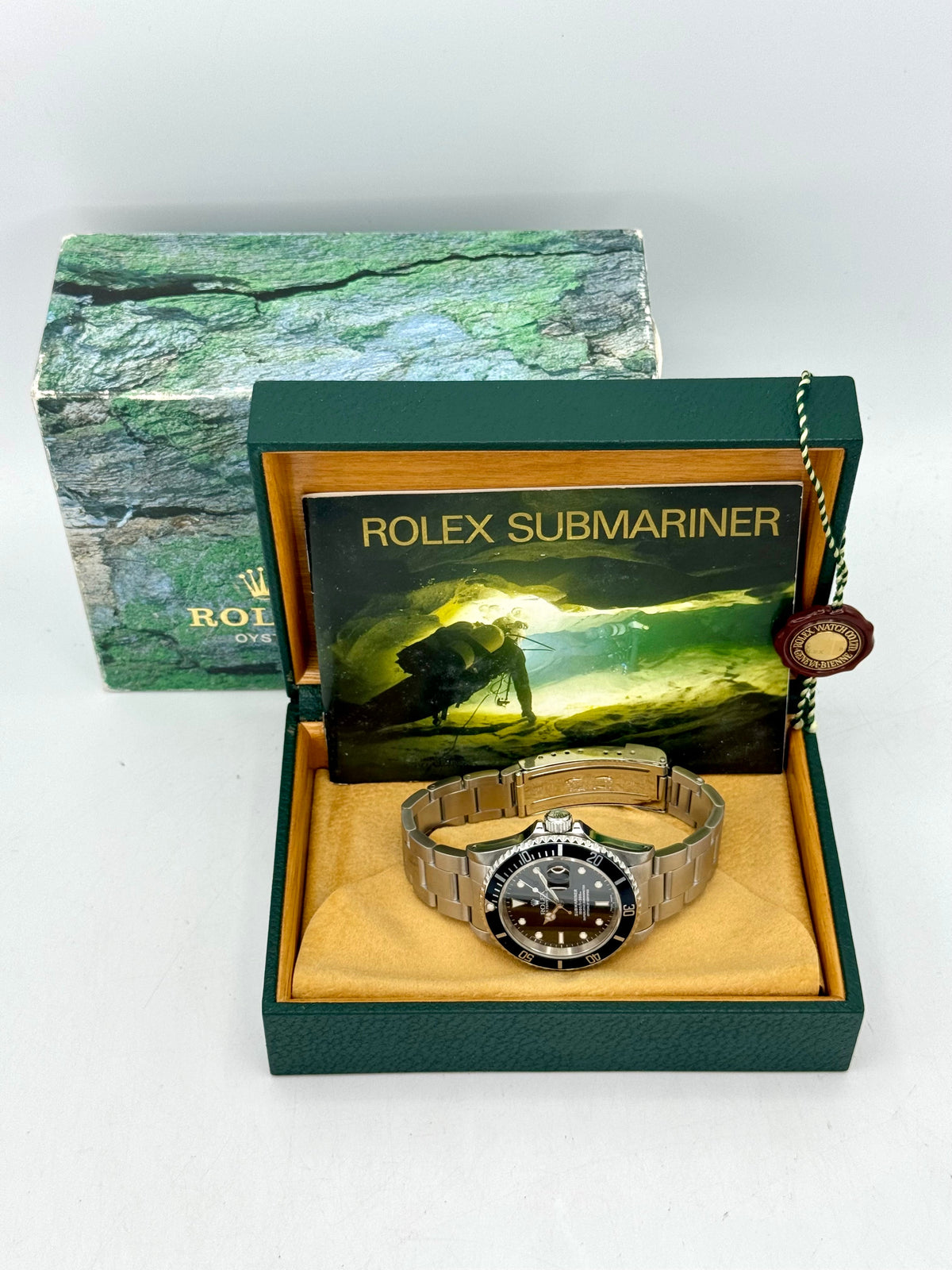 2001 Rolex Submariner Date 40mm 16610 Stainless Steel Black Dial