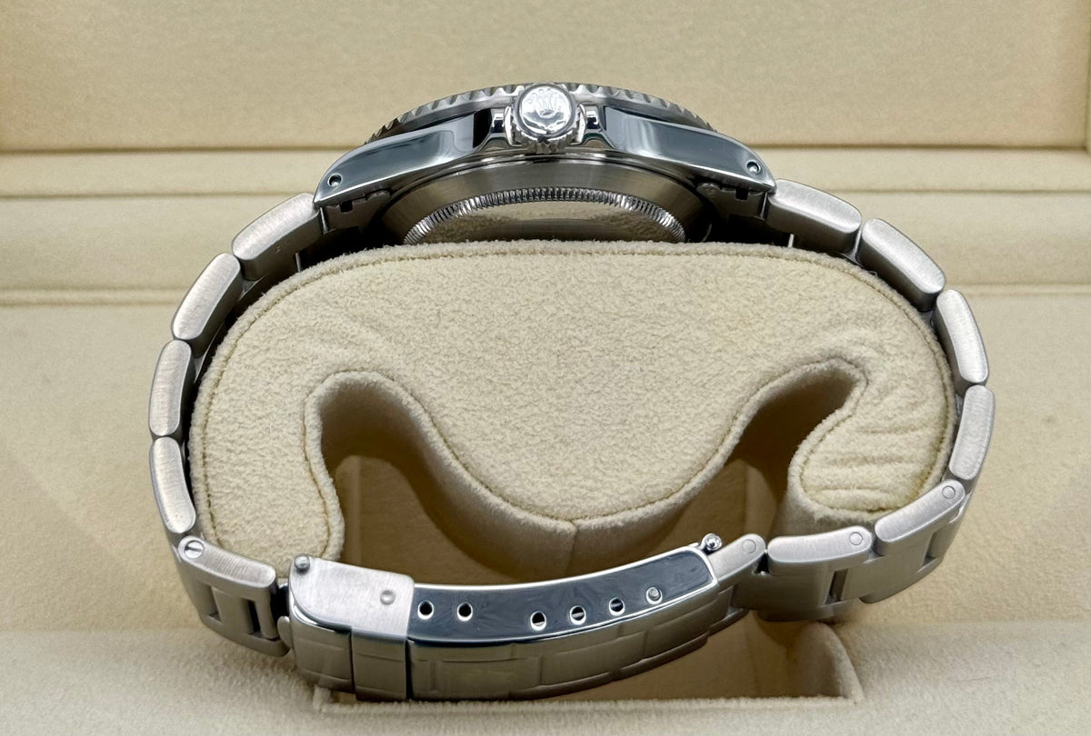 2001 Rolex Submariner Date 40mm 16610 Stainless Steel Black Dial
