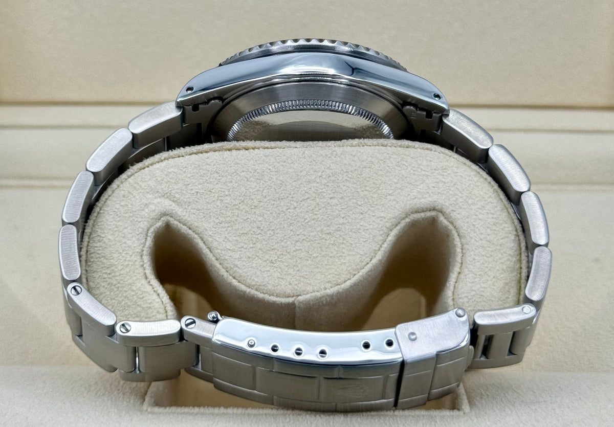 2001 Rolex Submariner Date 40mm 16610 Stainless Steel Black Dial