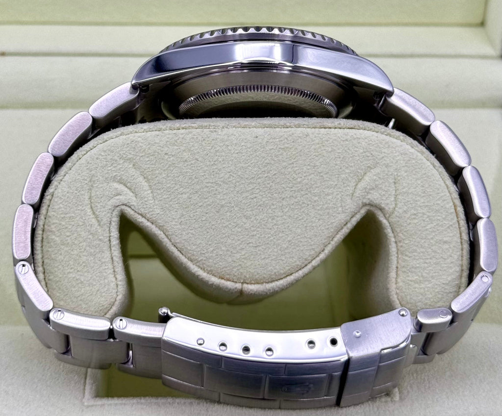 2010 Rolex Submariner Date 40mm 16610 Stainless Steel Black Dial
