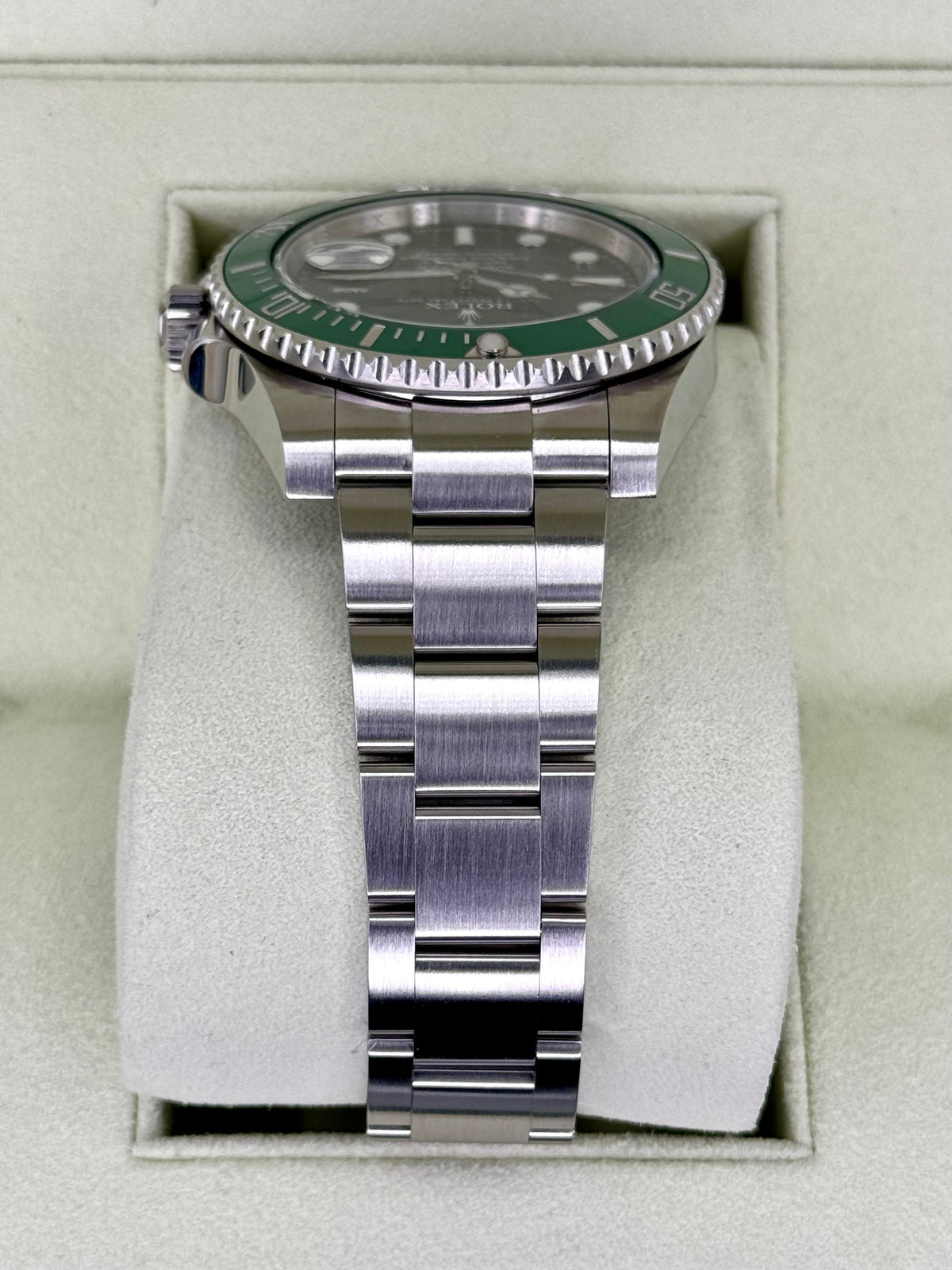 Rolex Submariner "Hulk" 40mm 116610LV Green Dial