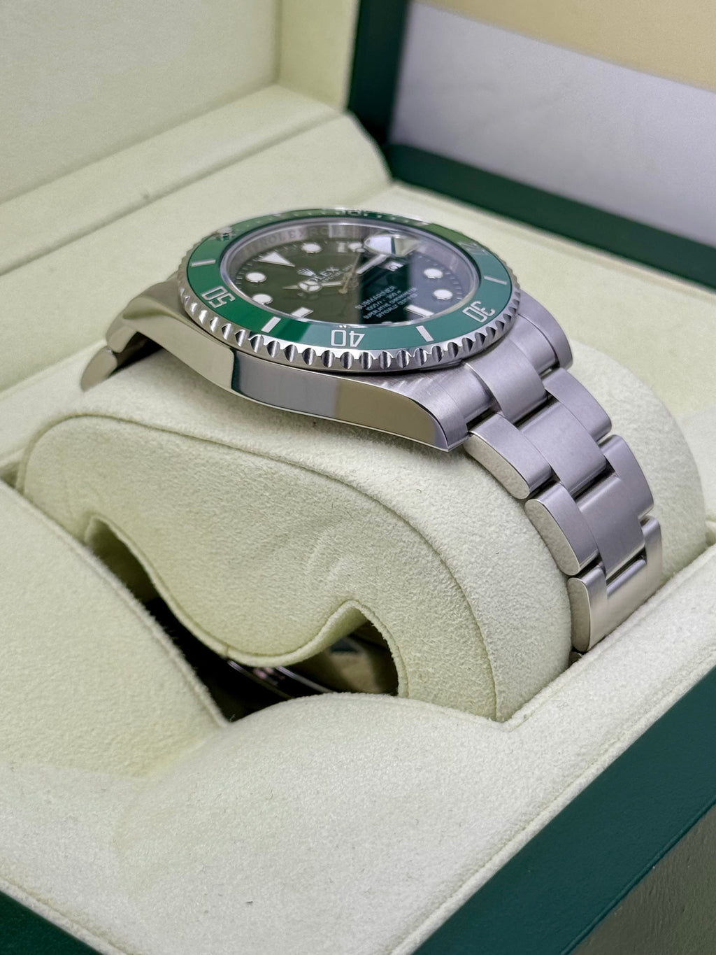 Rolex Submariner "Hulk" 40mm 116610LV Green Dial