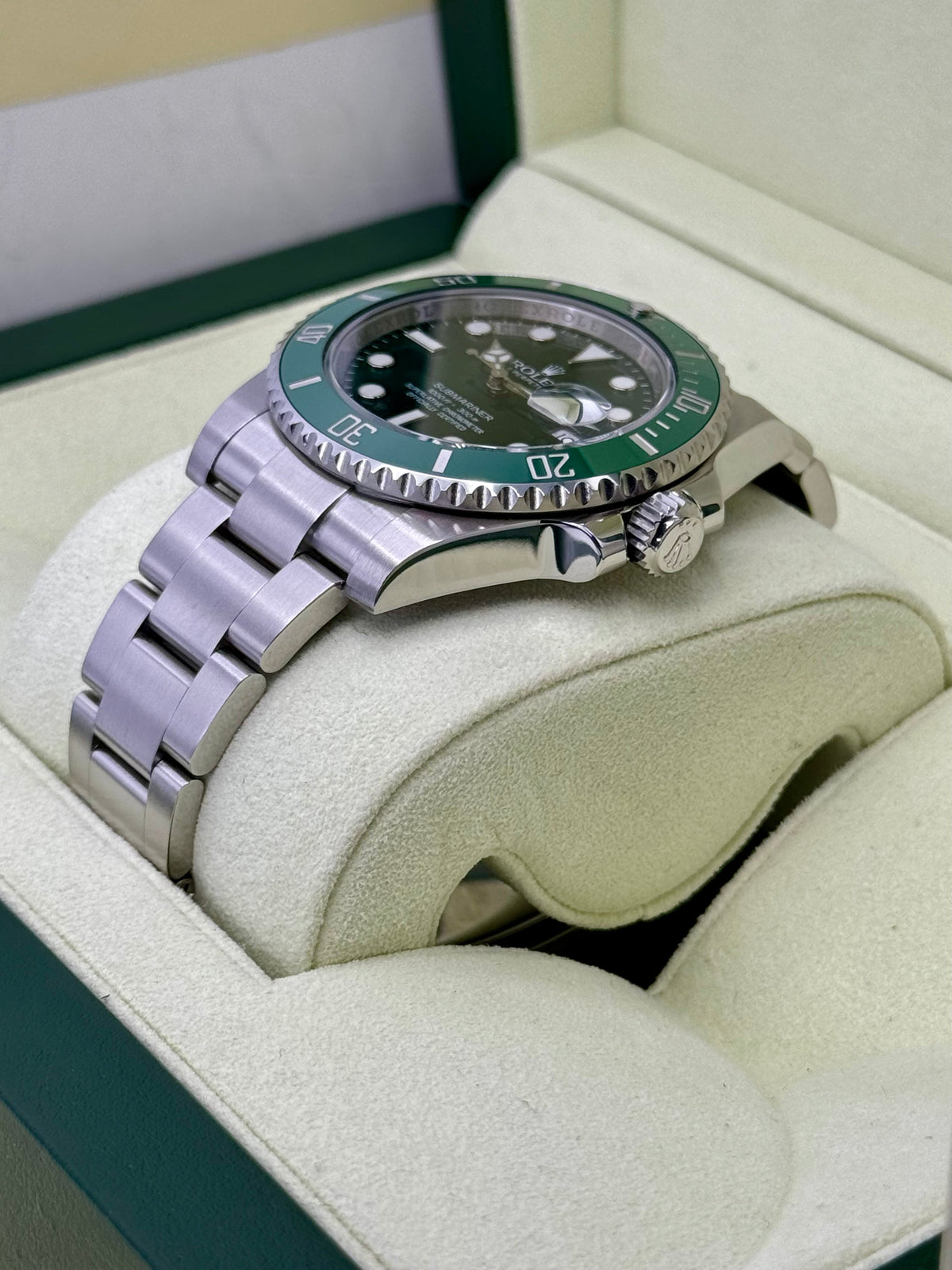 Rolex Submariner "Hulk" 40mm 116610LV Green Dial