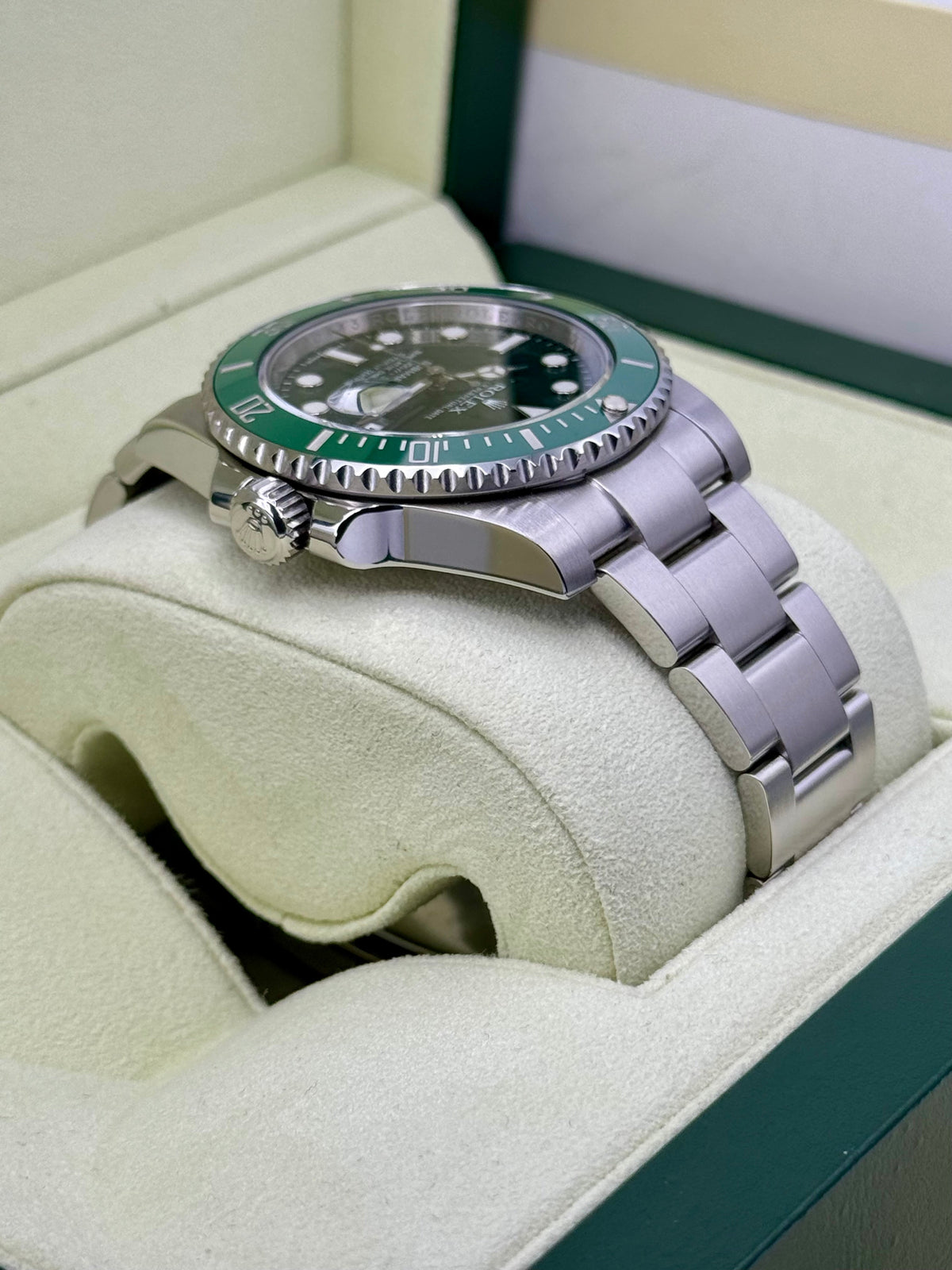 Rolex Submariner "Hulk" 40mm 116610LV Green Dial