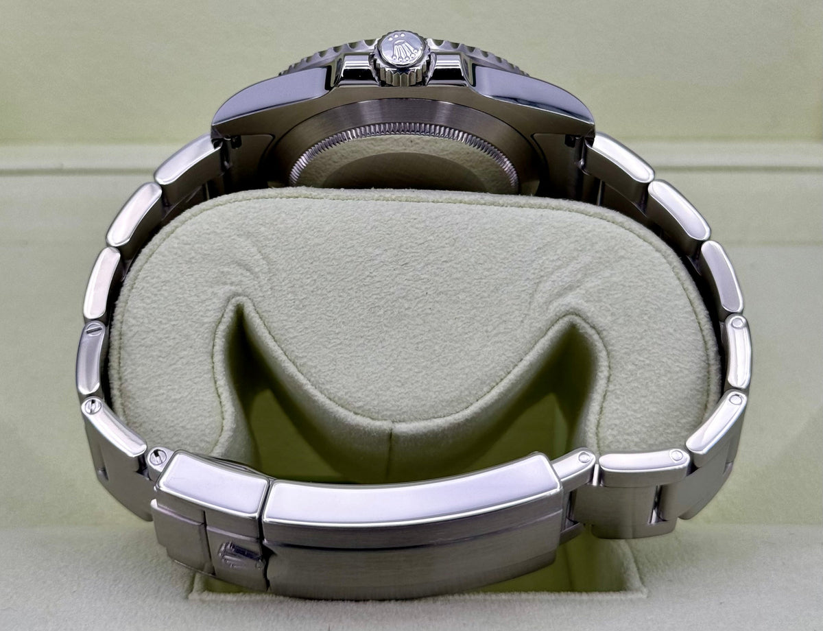 2011 Rolex Submariner 40mm 116610 Stainless Steel Black Dial