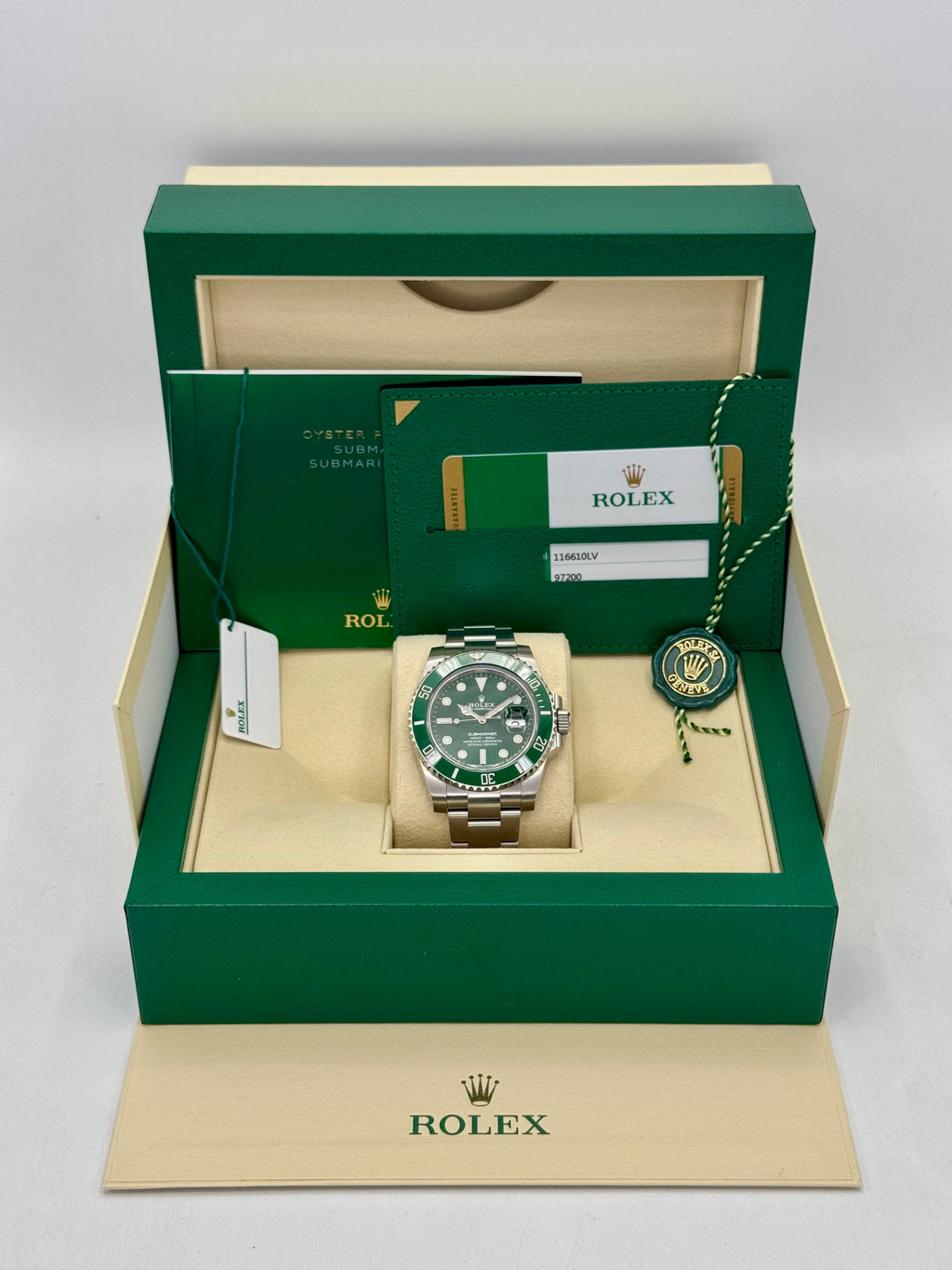 NEW OLD STOCK 2019 Rolex Submariner “Hulk” 40mm 116610LV Green Dial