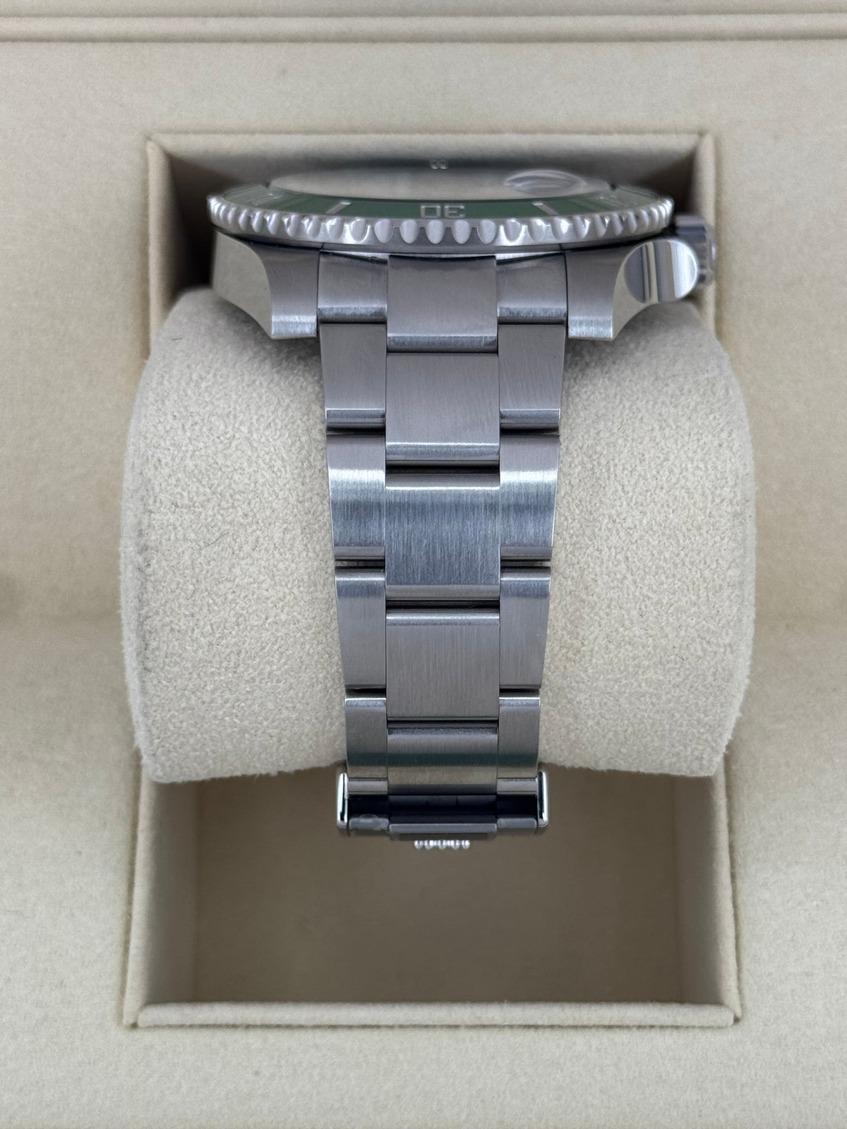 NEW OLD STOCK 2019 Rolex Submariner “Hulk” 40mm 116610LV Green Dial