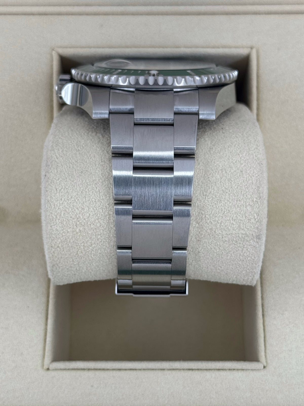 NEW OLD STOCK 2019 Rolex Submariner “Hulk” 40mm 116610LV Green Dial