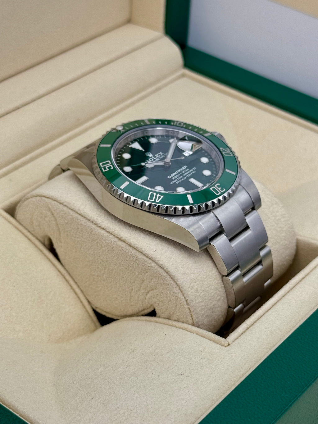 NEW OLD STOCK 2019 Rolex Submariner “Hulk” 40mm 116610LV Green Dial