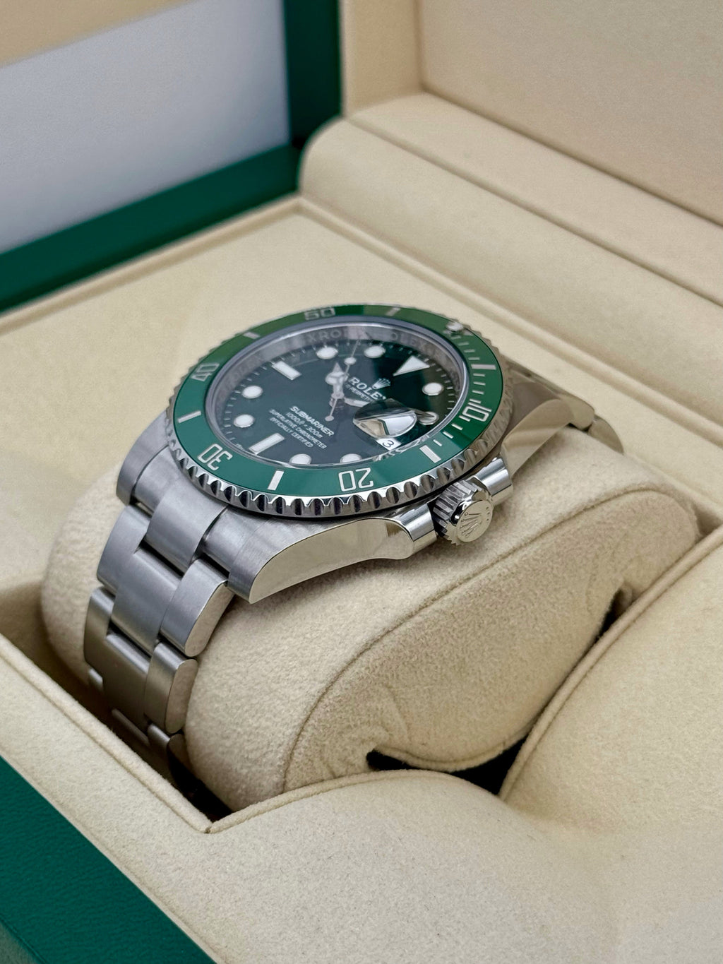 NEW OLD STOCK 2019 Rolex Submariner “Hulk” 40mm 116610LV Green Dial
