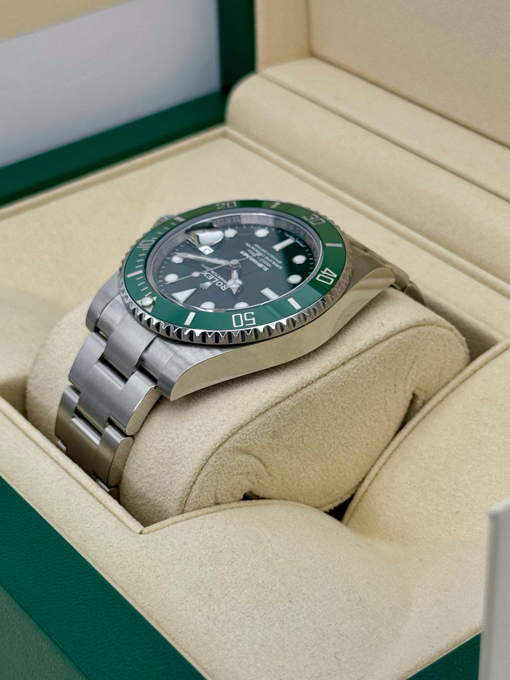 NEW OLD STOCK 2019 Rolex Submariner “Hulk” 40mm 116610LV Green Dial