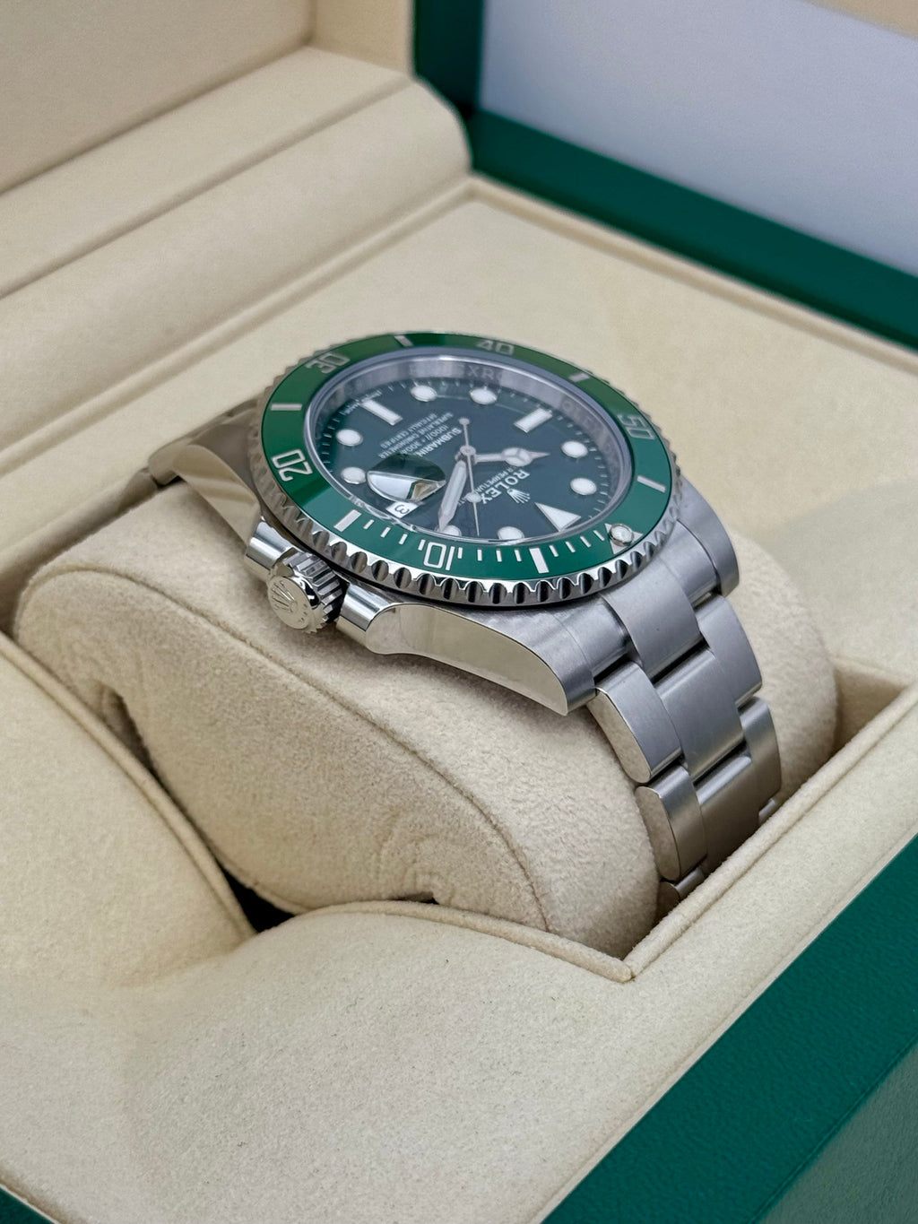 NEW OLD STOCK 2019 Rolex Submariner “Hulk” 40mm 116610LV Green Dial