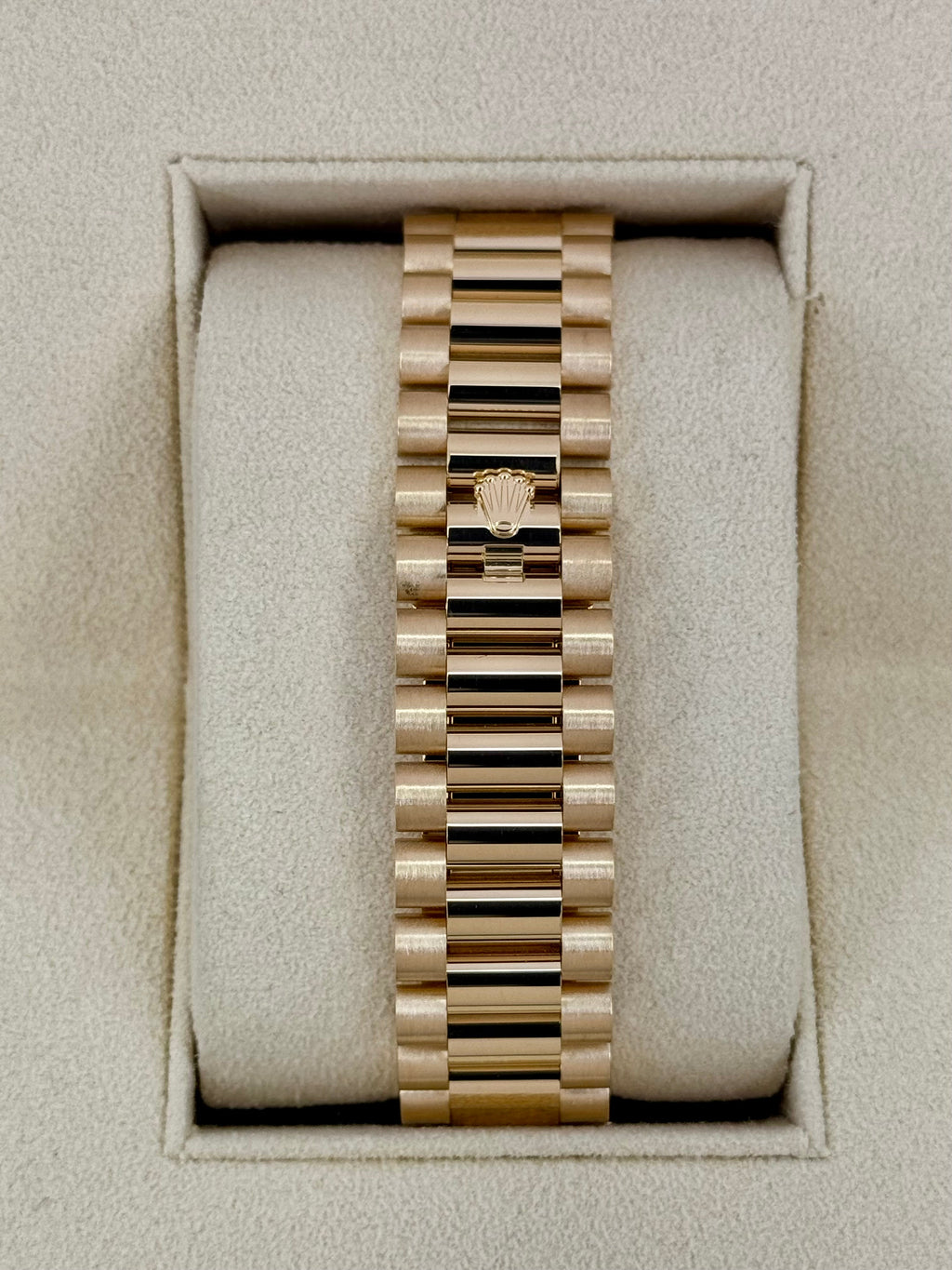 NEW 2025 Rolex Day-Date 40mm 228238 Mother Of Pearl Diamond Dial