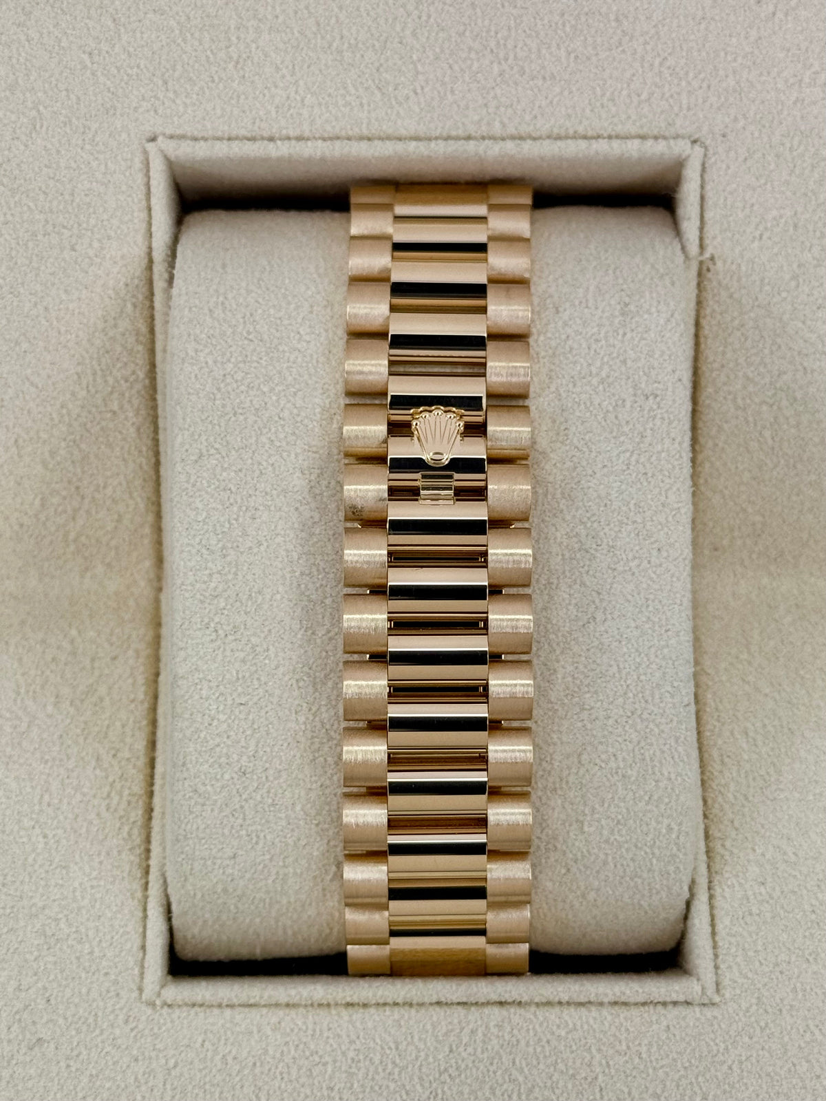 NEW 2025 Rolex Day-Date 40mm 228238 Mother Of Pearl Diamond Dial