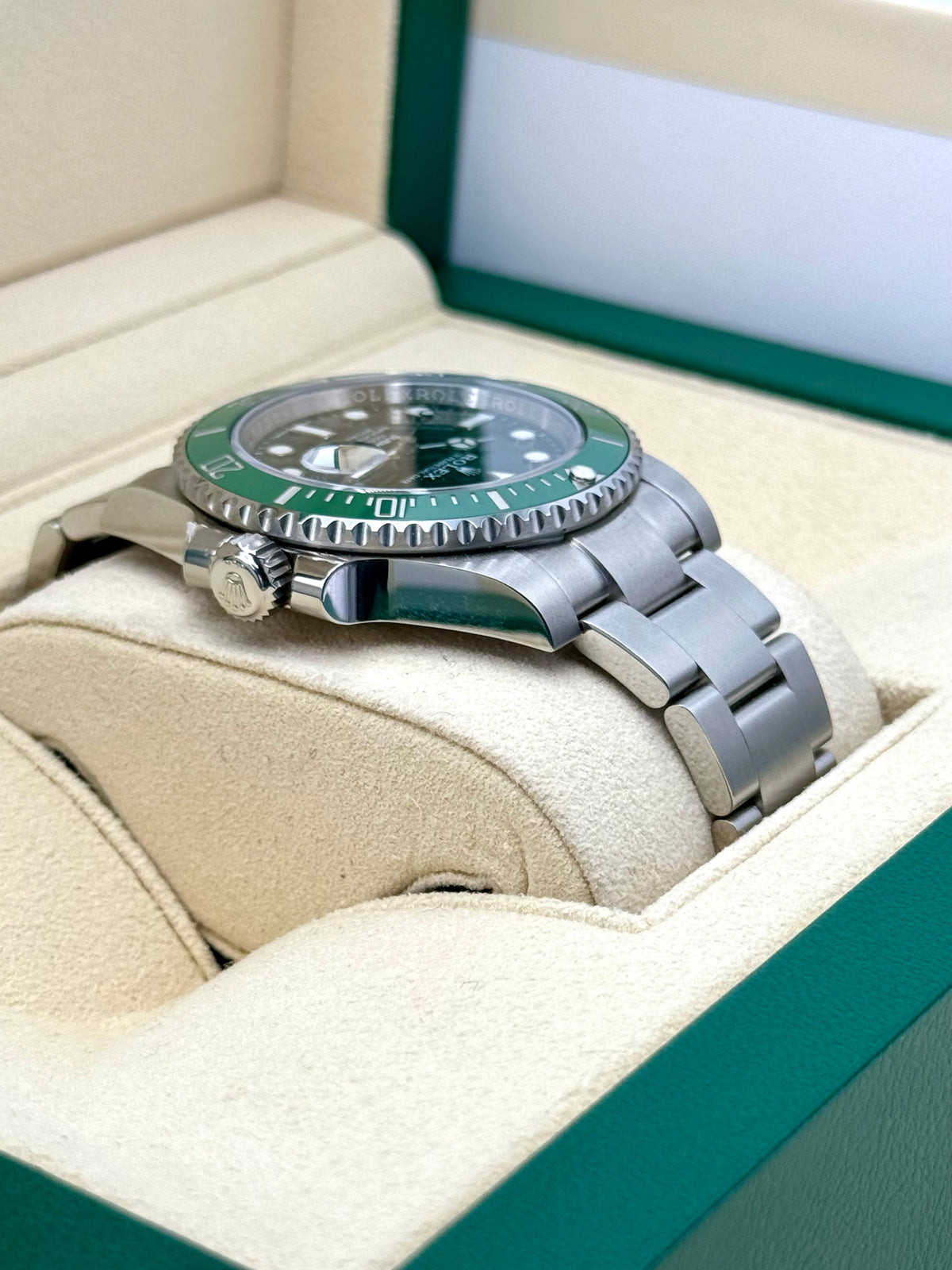 2020 Rolex Submariner "Hulk" 40mm 116610LV Green Dial