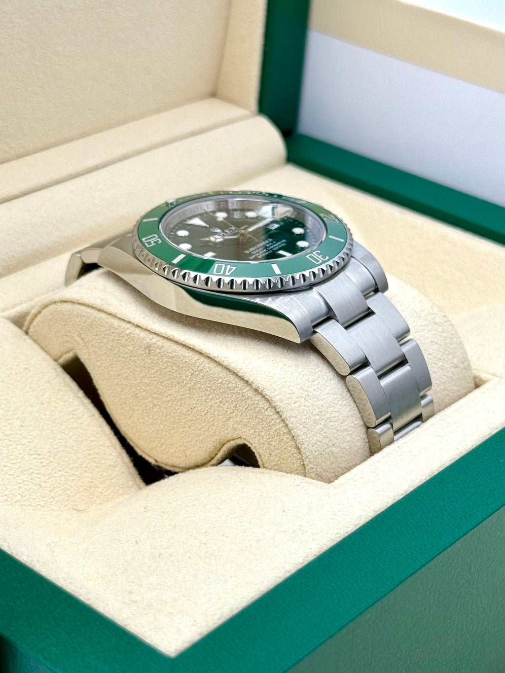 2015 Rolex Submariner "Hulk" 40mm 116610LV Green Dial