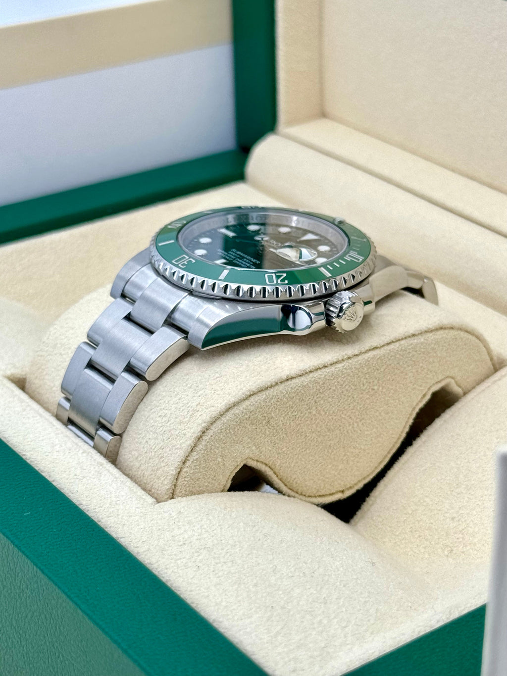 2015 Rolex Submariner "Hulk" 40mm 116610LV Green Dial