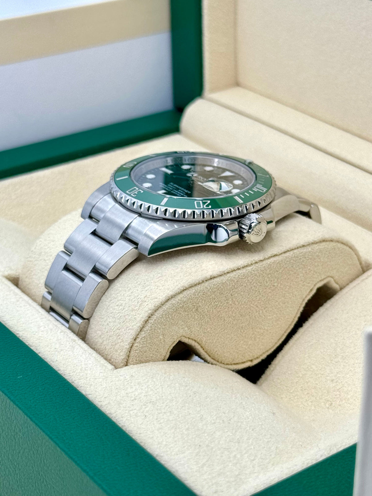 2015 Rolex Submariner "Hulk" 40mm 116610LV Green Dial