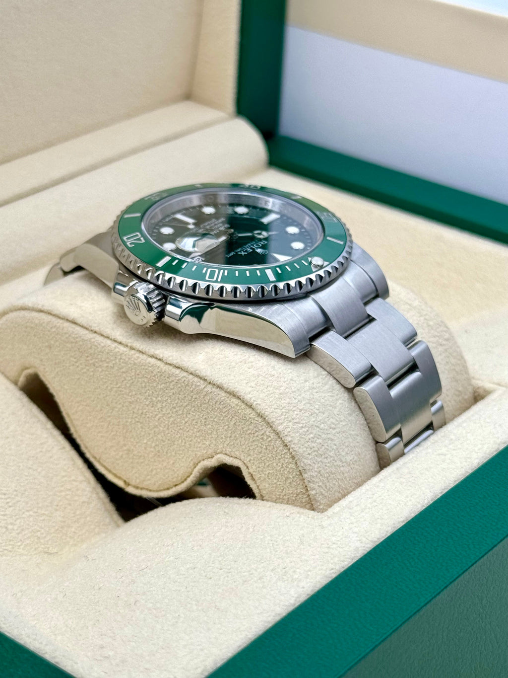 2015 Rolex Submariner "Hulk" 40mm 116610LV Green Dial